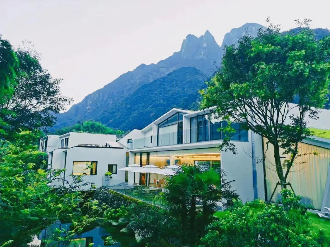 三清山旅游住哪里好(三清山旅游住哪里好点)