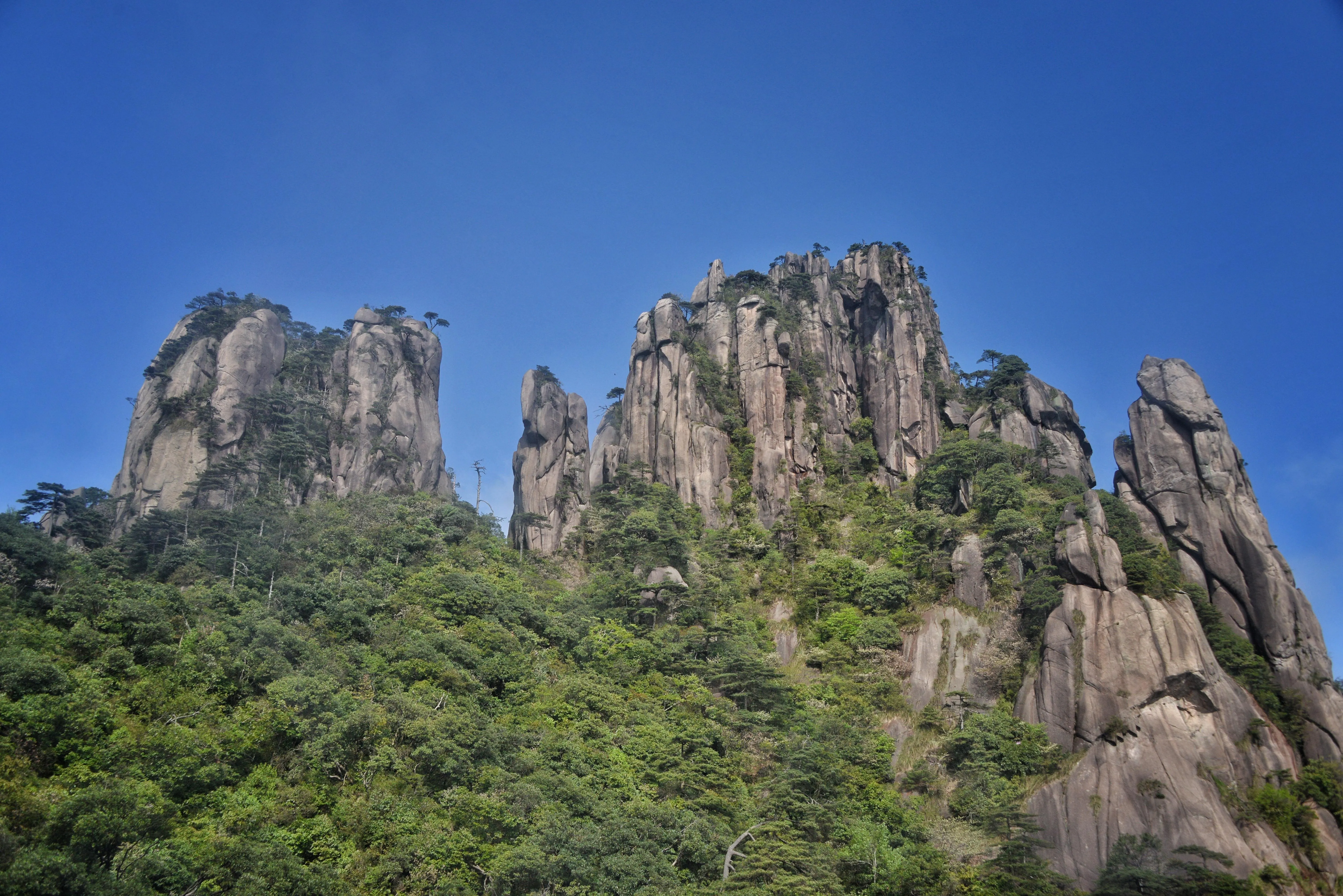 三清山必去的三个景点(三清山必去的三个景点是哪三个)