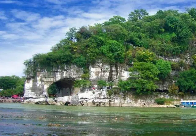 桂林旅游住哪个区方便(自由行去桂林旅游住在哪里合适)