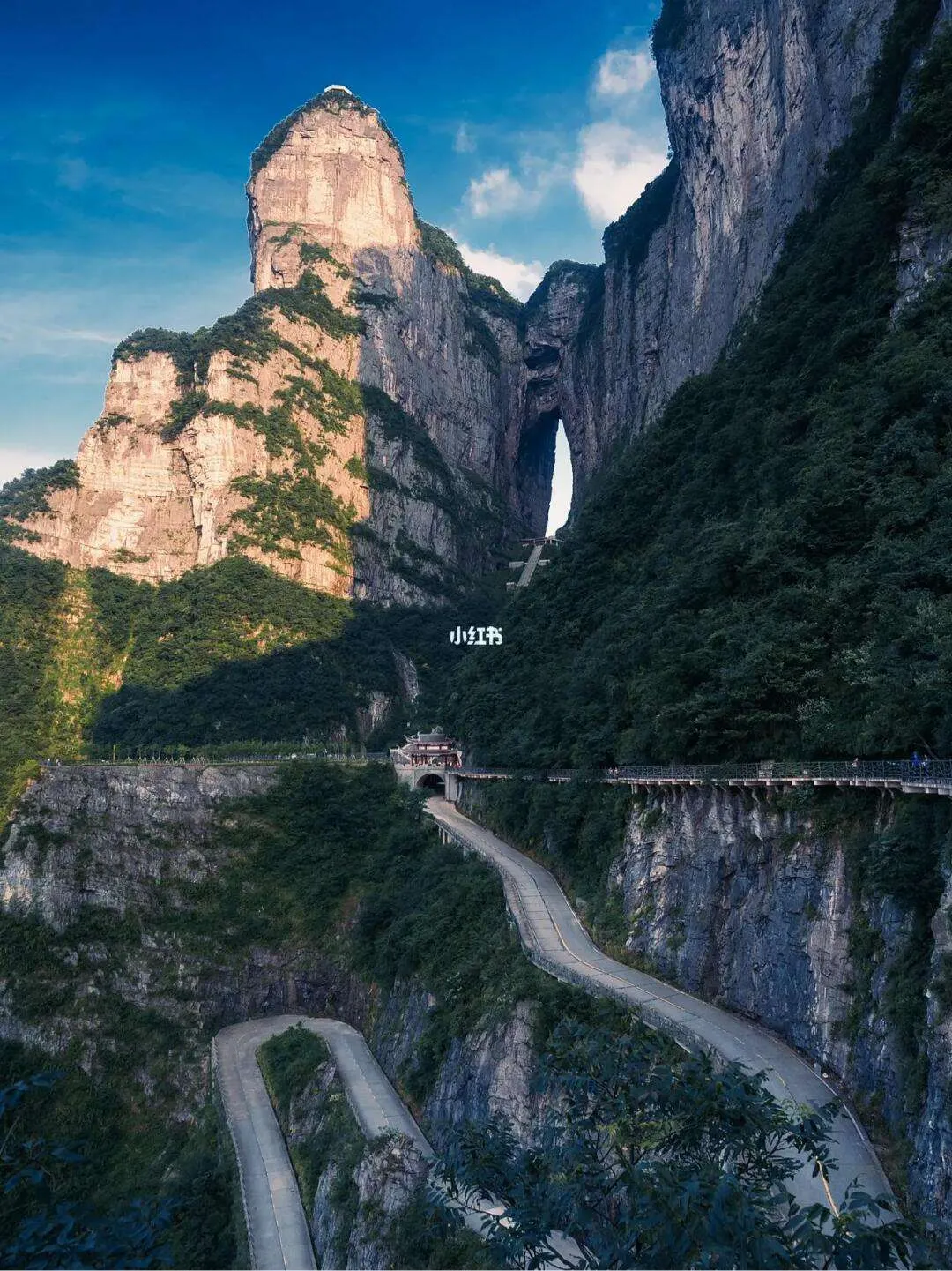 张家界天门山景点的赞美(描述张家界天门山美景的美句)