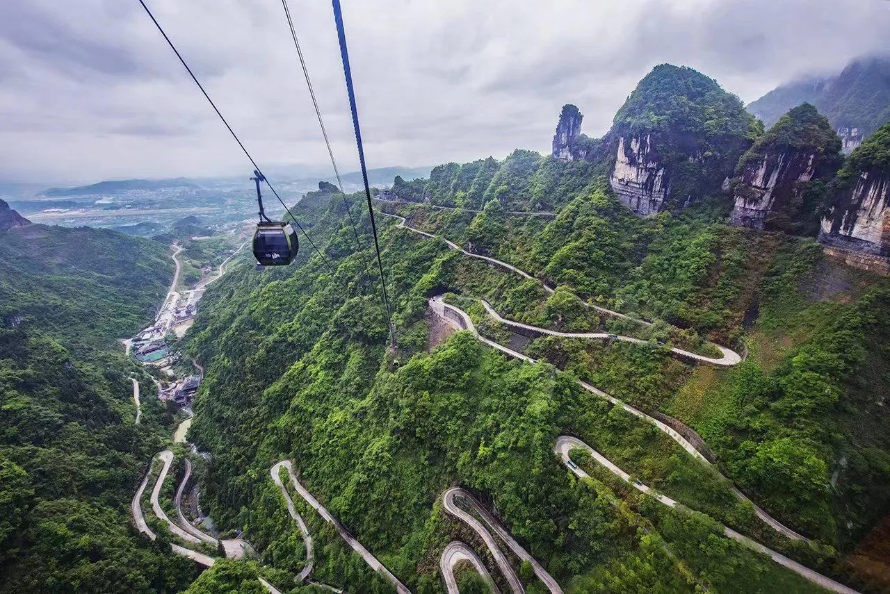 天门山是湖南张家界的吗(天门山是湖南张家界的吗为什么)