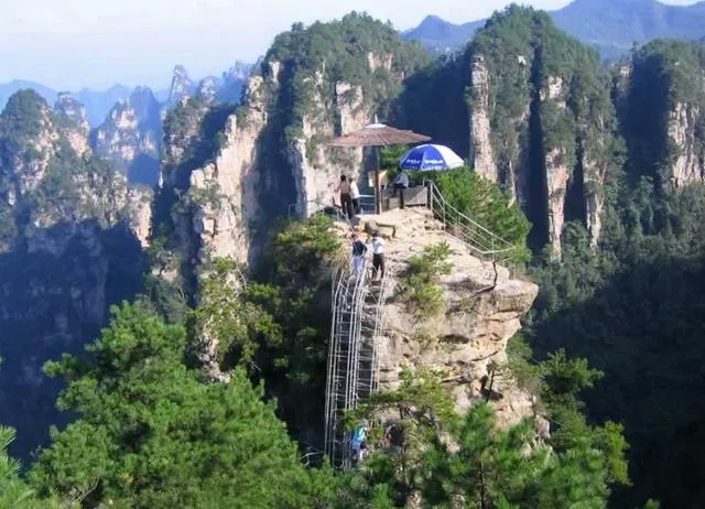 夏天去张家界玩热吗(夏天去张家界旅游热不热)