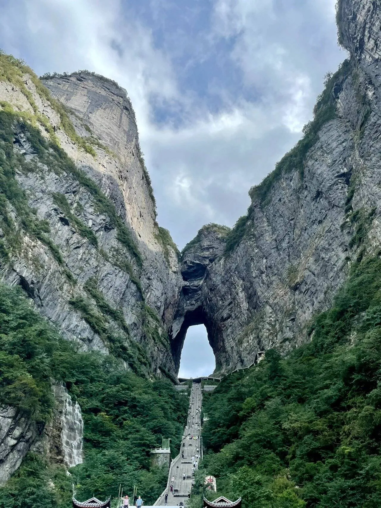 湖南天门山景区旅游(湖南天门山旅游攻略安排)