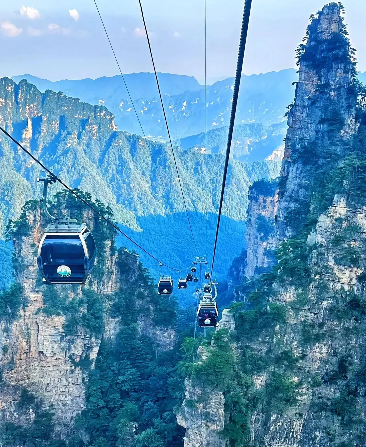 张家界游玩有哪些(张家界游玩有哪些景点有护士证免费游玩)