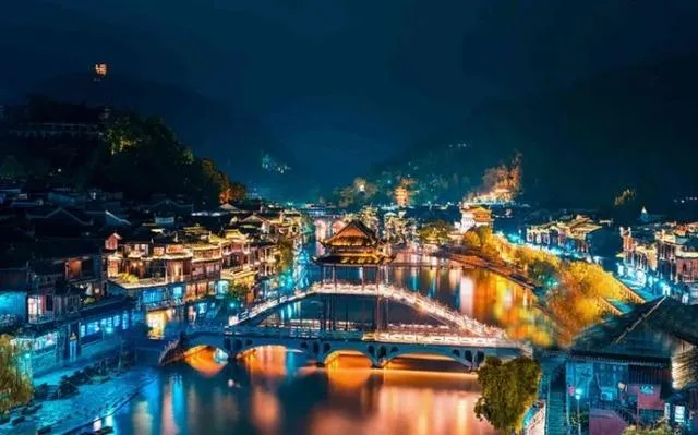 张家界旅游攻略必玩的景点推荐(张家界旅游攻略必玩的景点推荐一下)