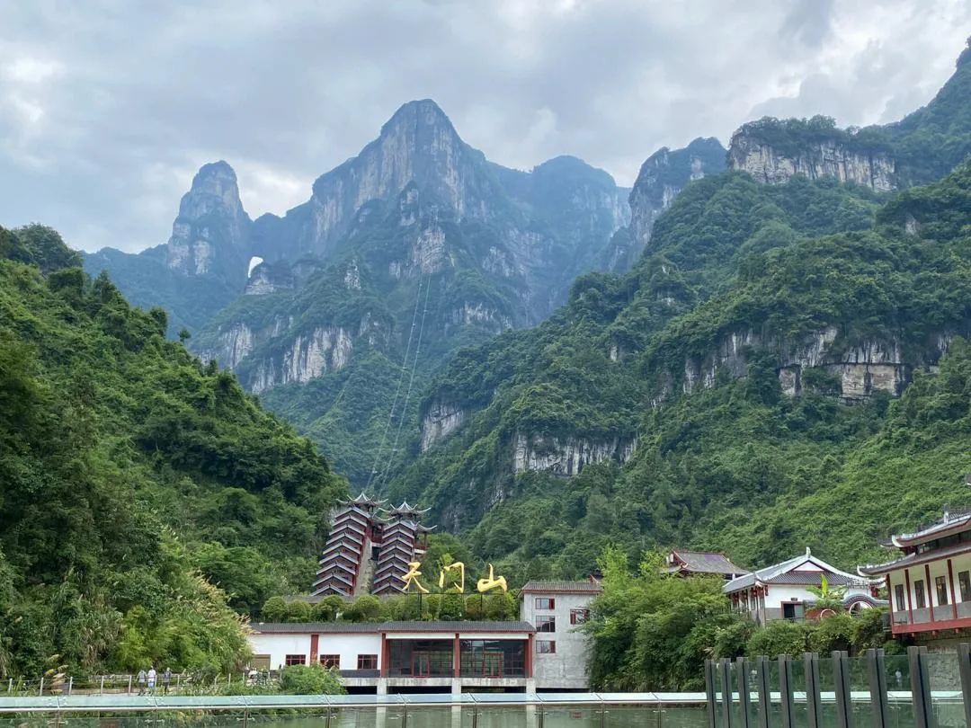 张家界天门山好玩么(张家界天门山哪条线路好玩些)