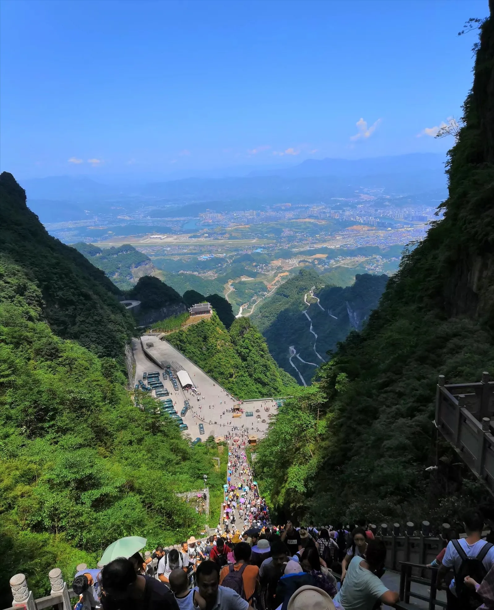 包含湖南省张家界天门山在什么地方的词条