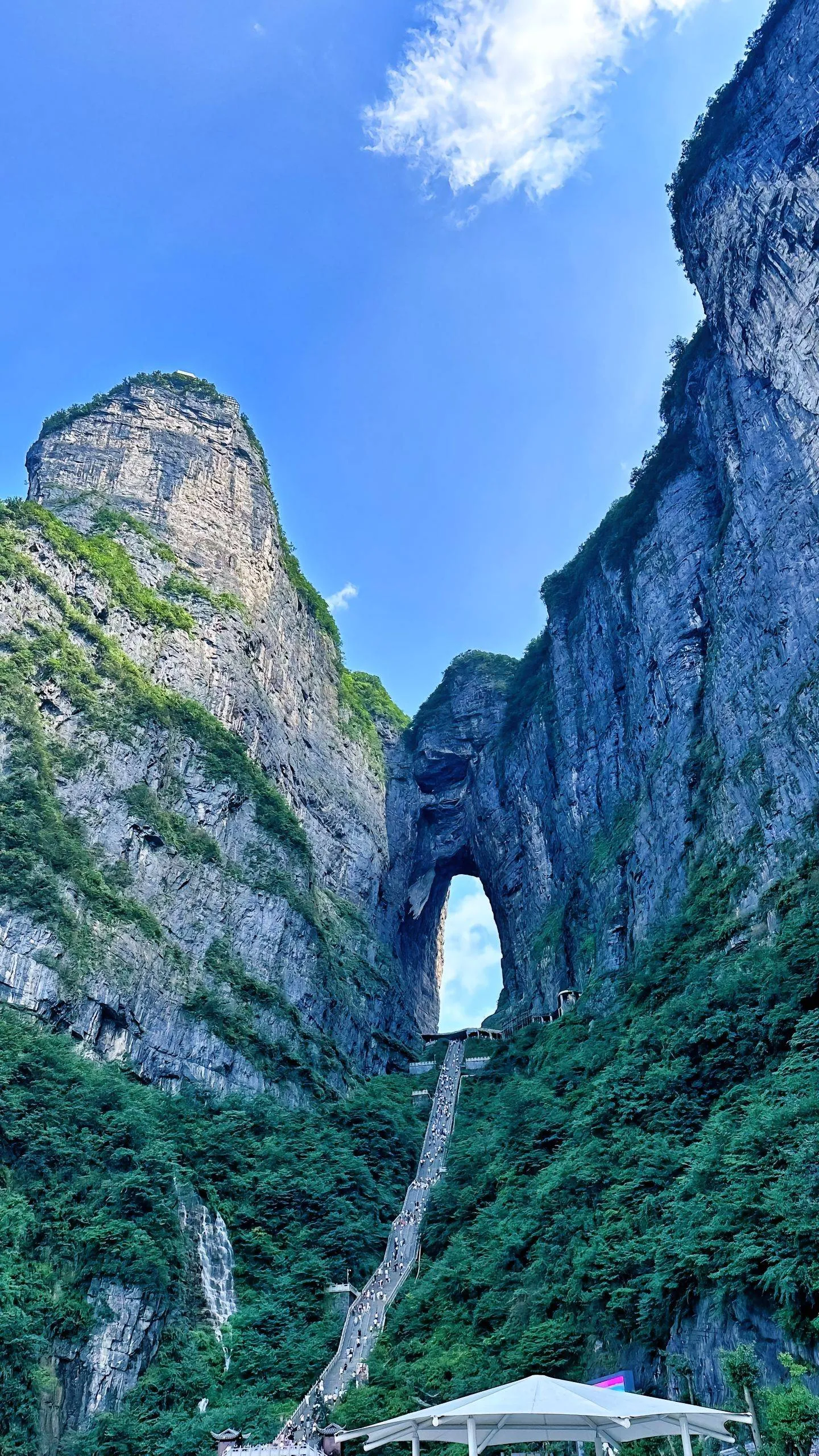 张家界天门山包括哪些(张家界天门山属于哪个山脉)