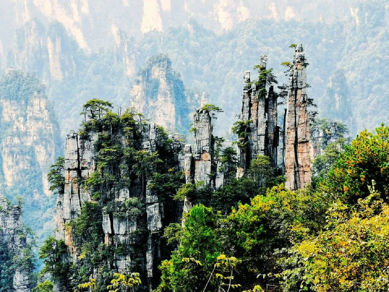 张家界旅游攻略必去的景点推荐(张家界旅游攻略必去的景点推荐理由)