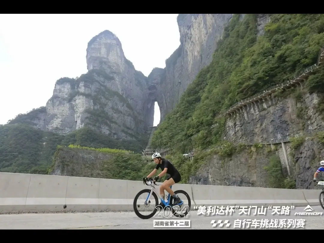张家界玩天门山还是武陵源(张家界公园和天门山哪个好一些)
