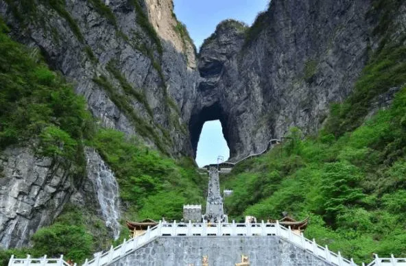 张家界天门山旅游要几天(张家界天门山游玩多长时间)