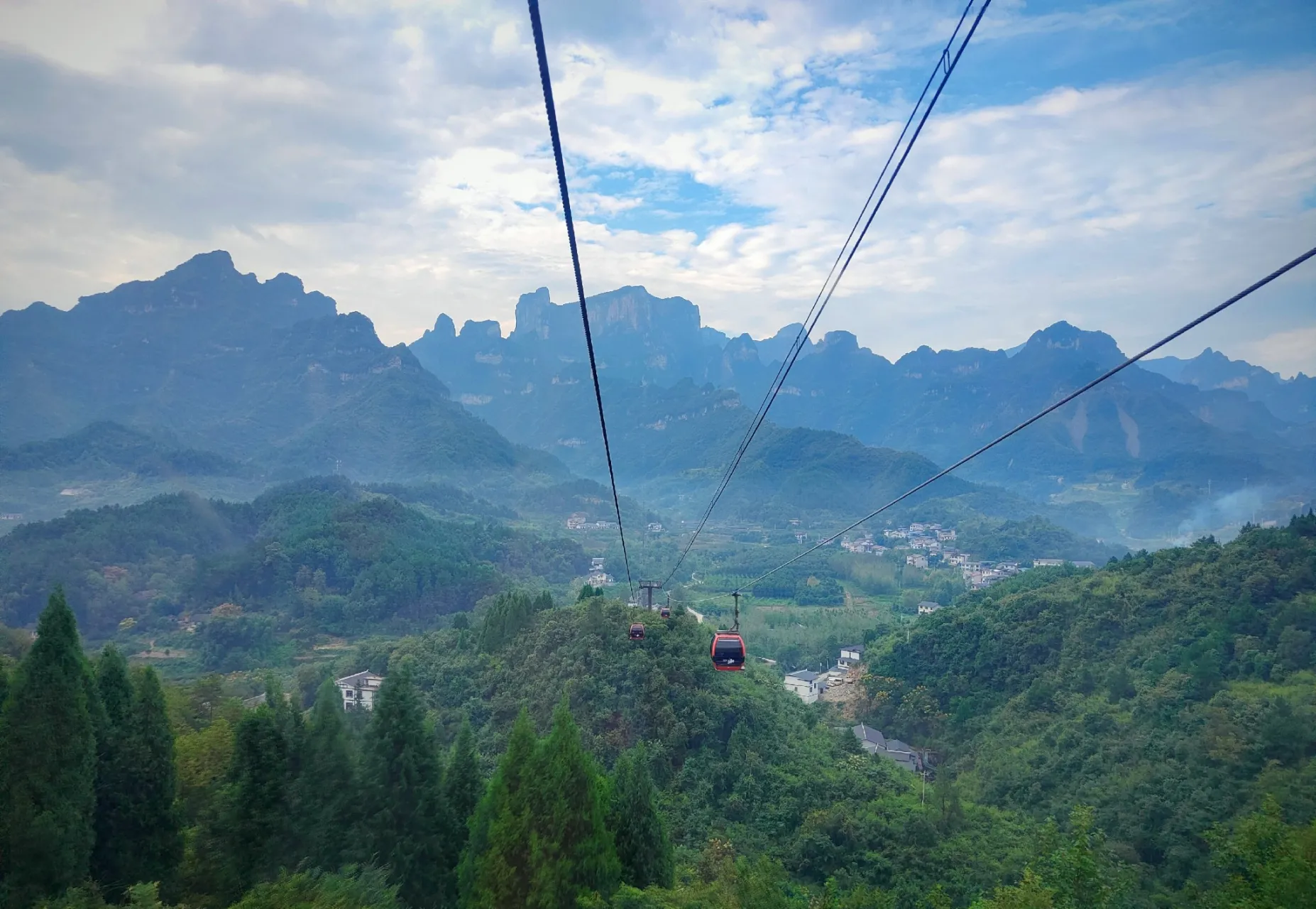 张家界天门山和袁家界(张家界景区和天门山景区去哪个好玩)