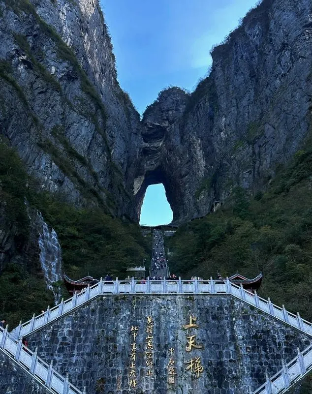 4月张家界天门山景区好玩吗(张家界天门山淡季门票2019)