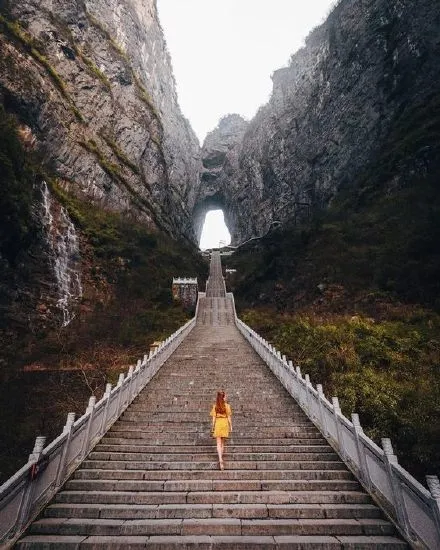 张家界必玩的地方有哪些(张家界必玩的地方有哪些景区)