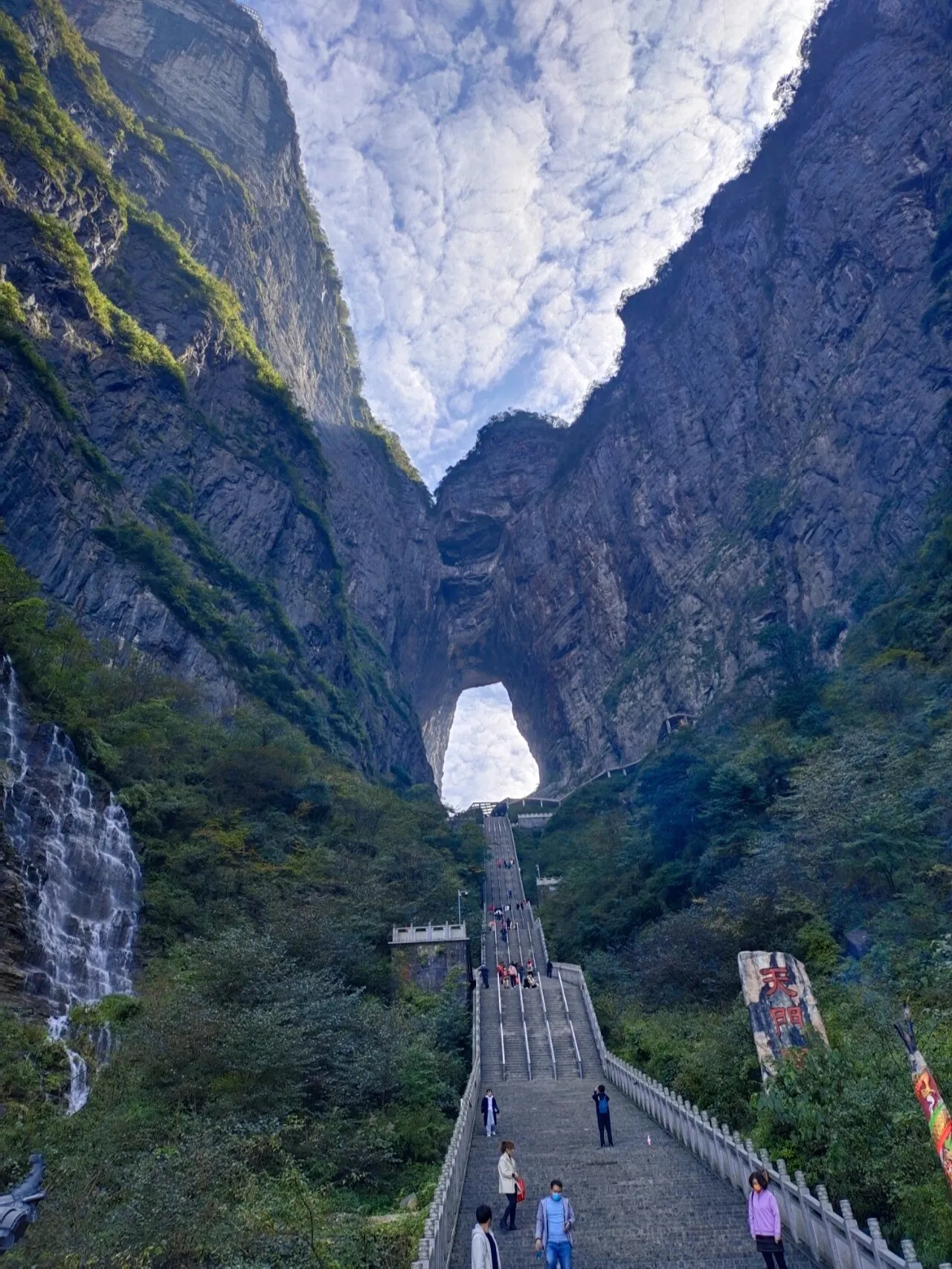 张家界天门山景象(张家界天门山主要景点介绍)