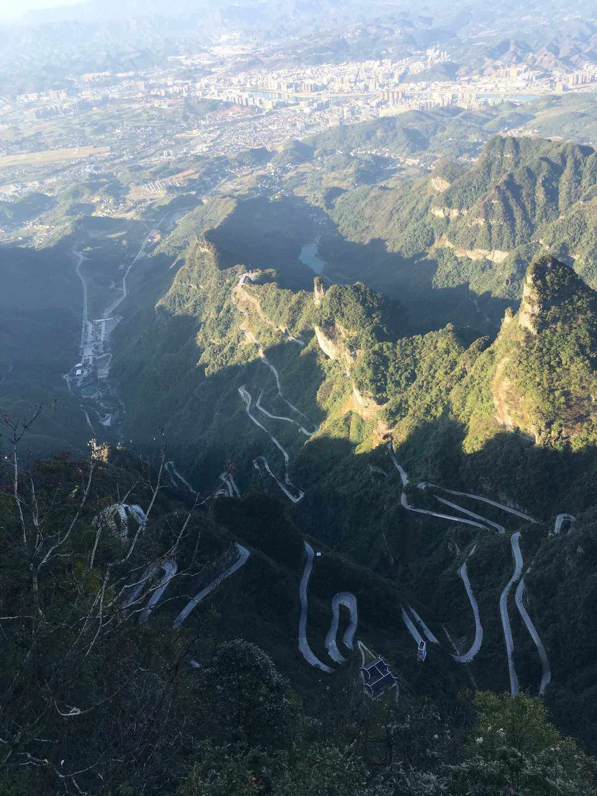 张家界天门山99弯(张家界天门山多少钱门票)
