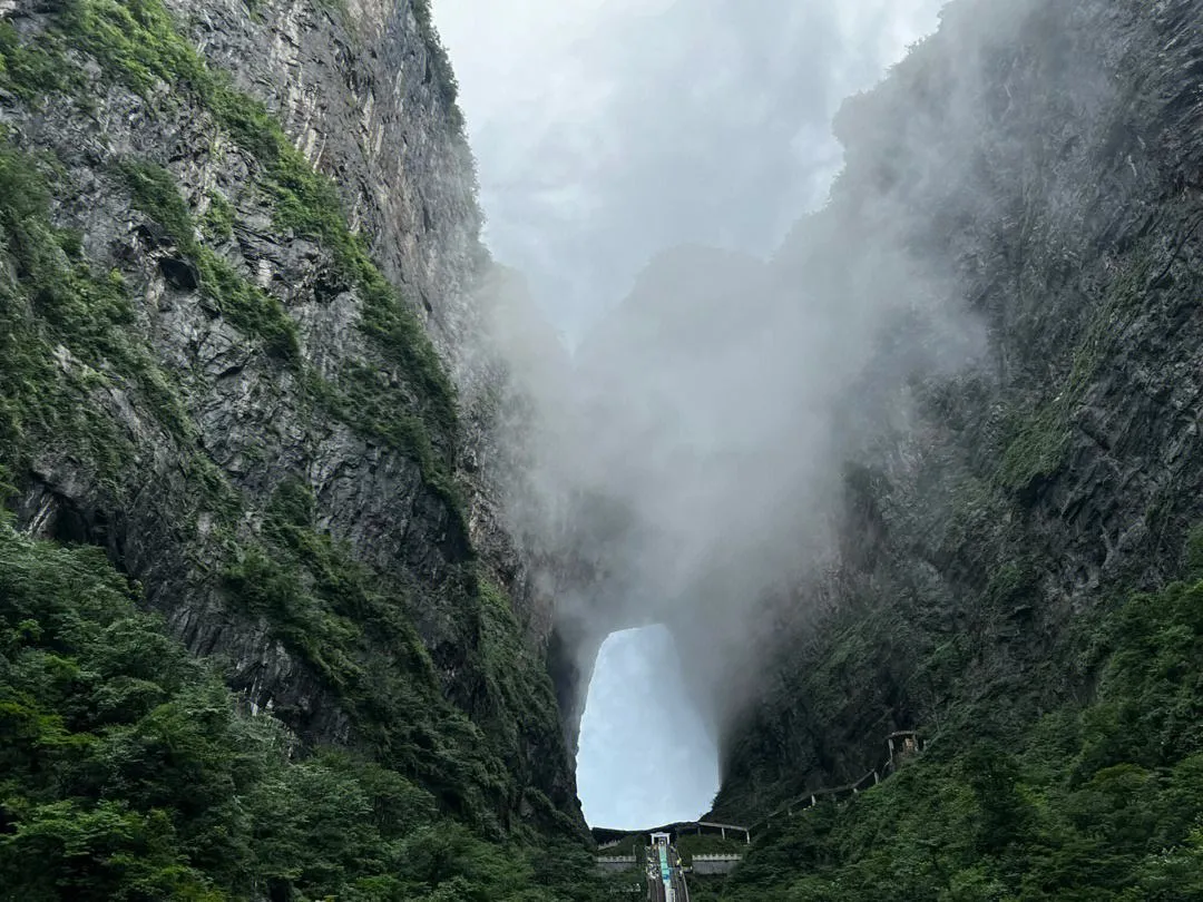 张家界旅游攻略自由行三天需要多少钱(张家界旅游攻略自由行三天需要多少钱一天)