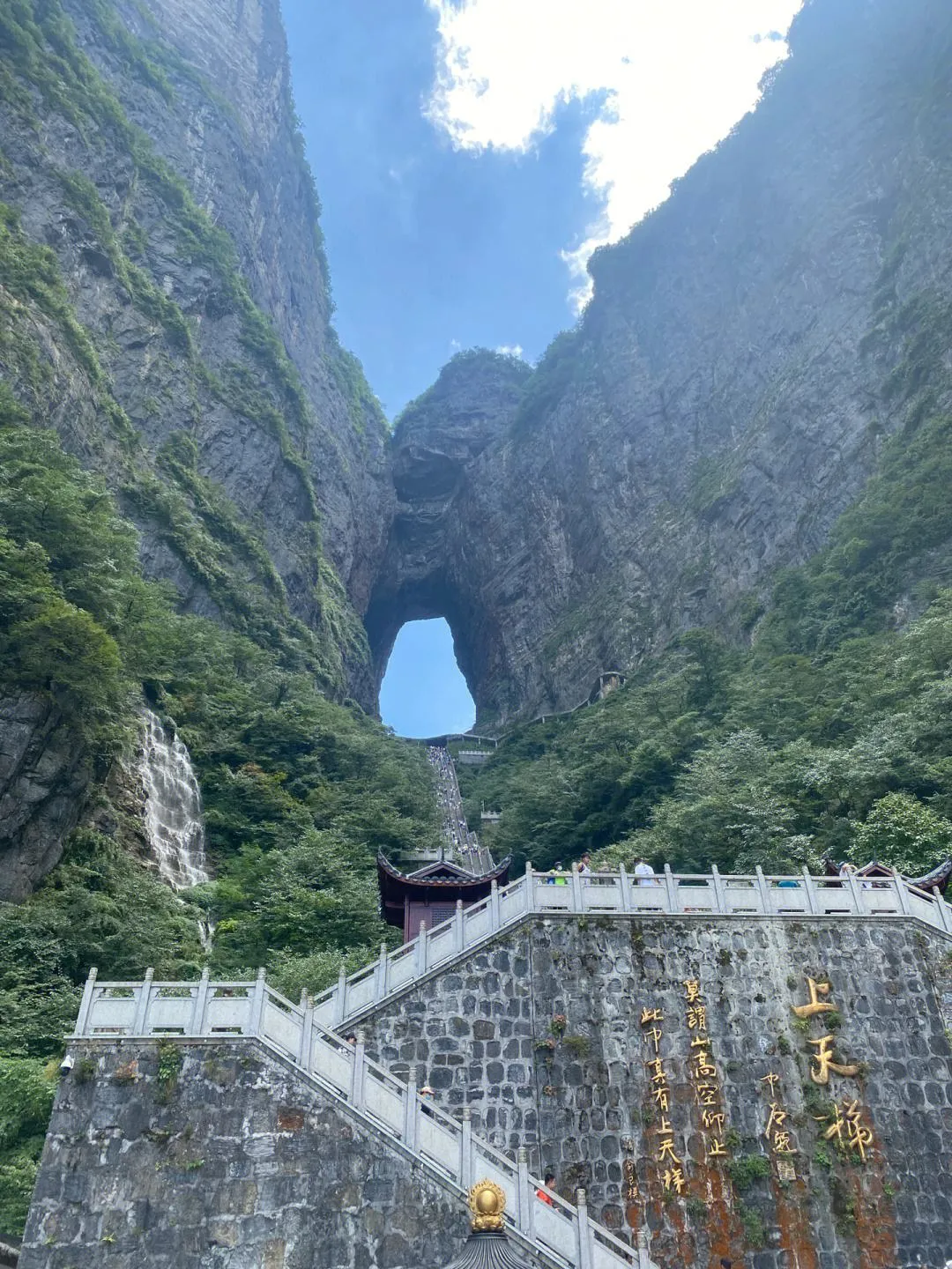 张家界天门山附近有什么好玩(张家界天门山附近有什么好玩的)