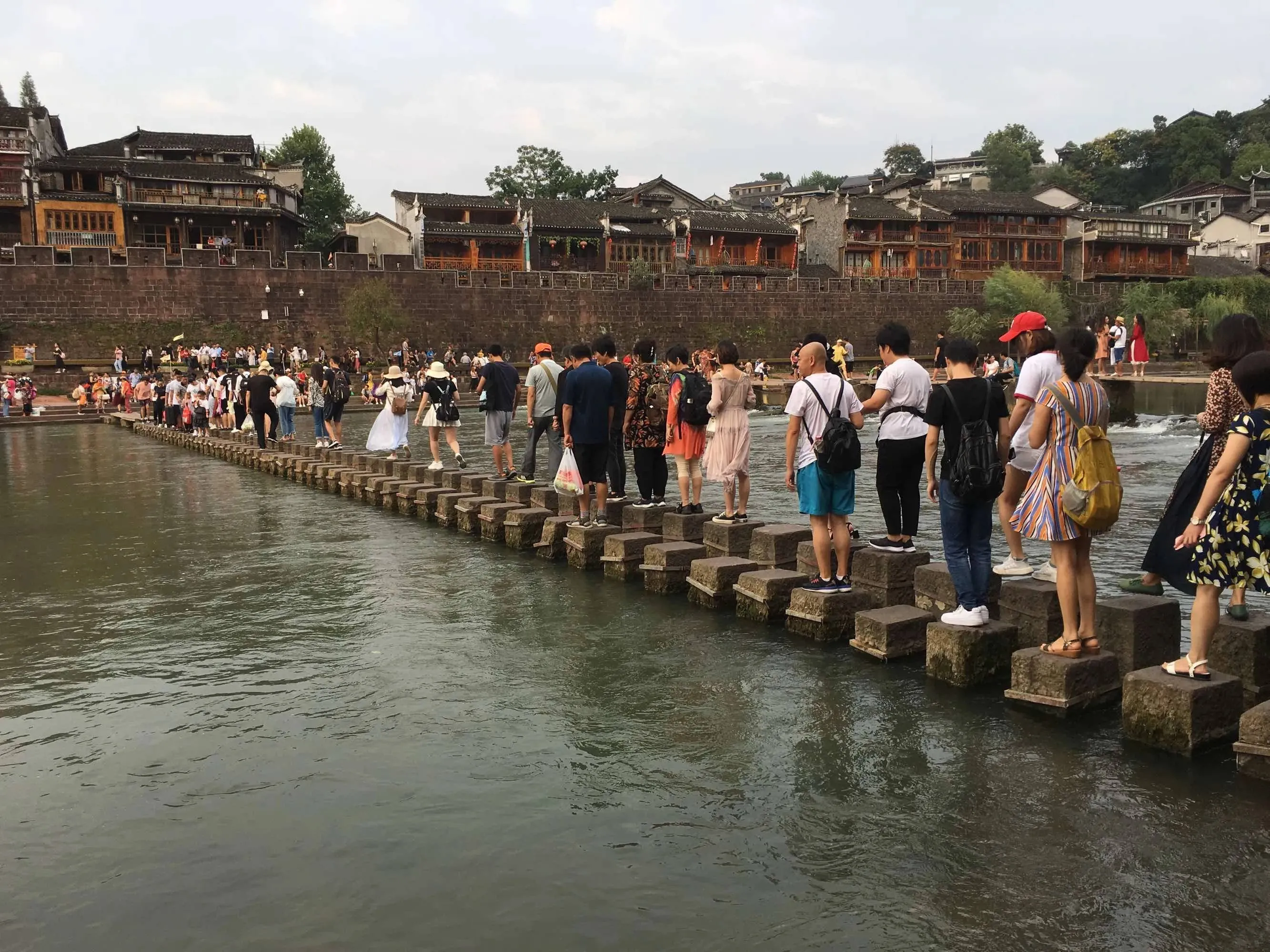 旅游去张家界(旅游去张家界还是重庆好玩)
