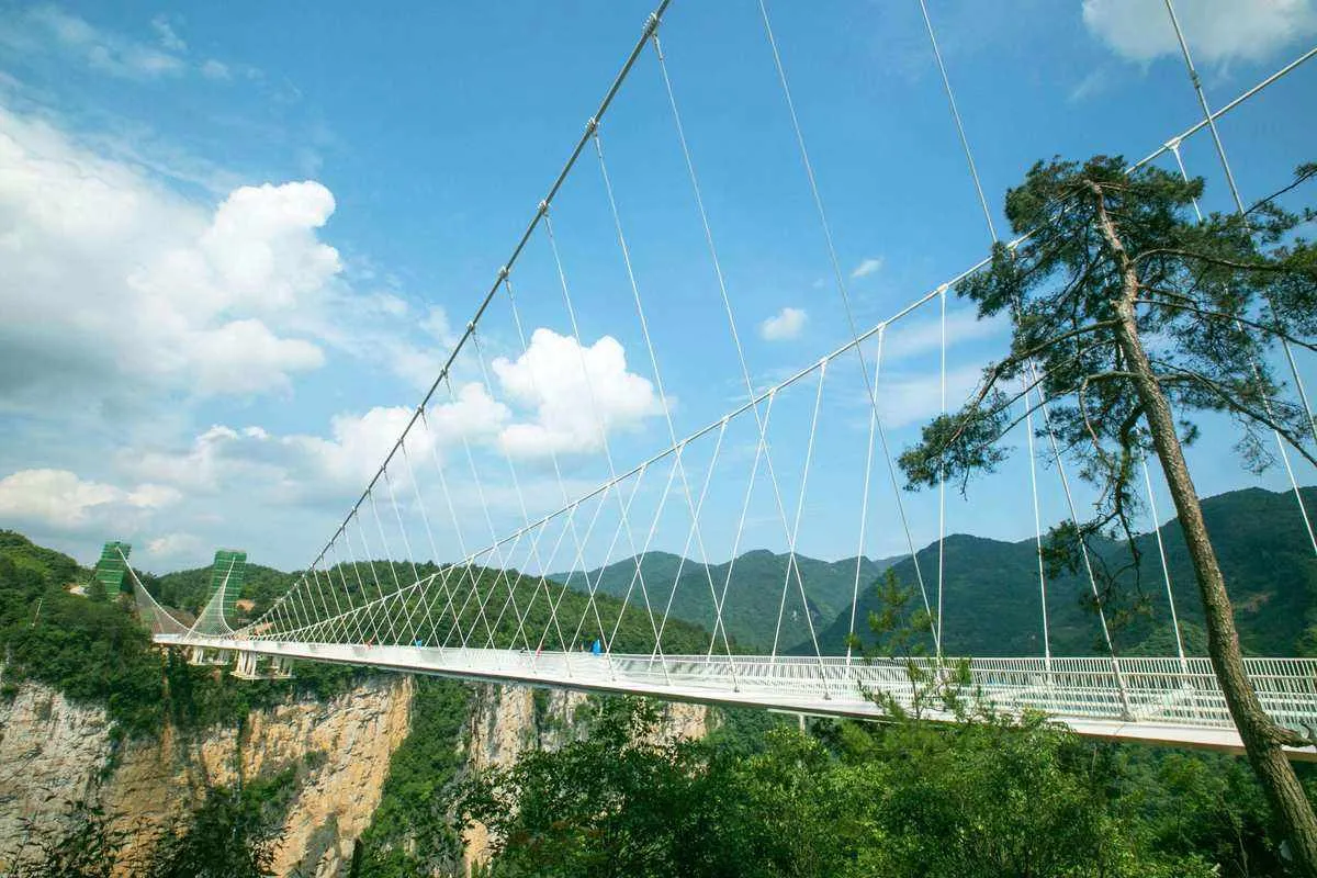 张家界天门山风景区玻璃栈道(2016年张家界天门山景区的玻璃栈道)
