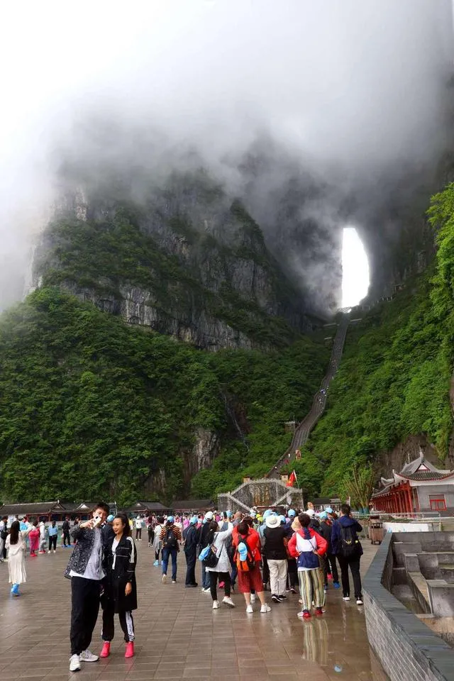 旅游景点湖南天门山(湖南天门山自然风景区攻略)