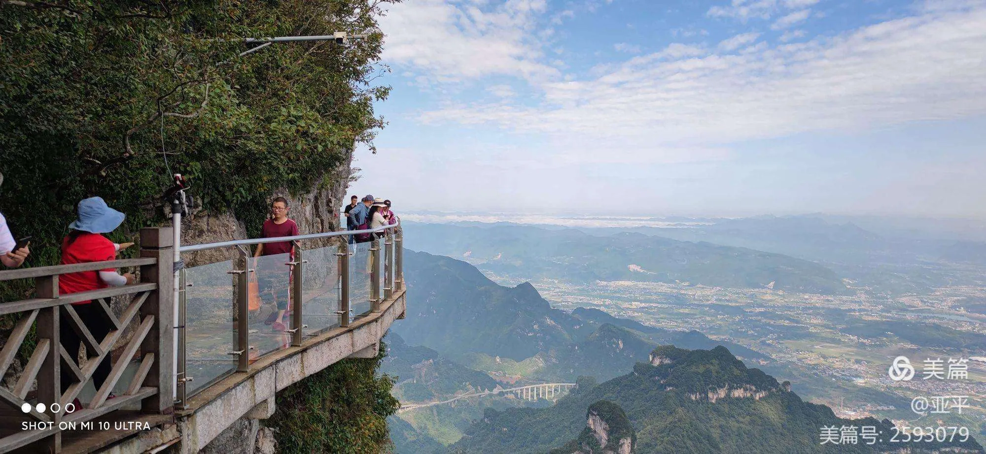 张家界天门山玻璃栈道景区(张家界天门山玻璃栈道景区简介)