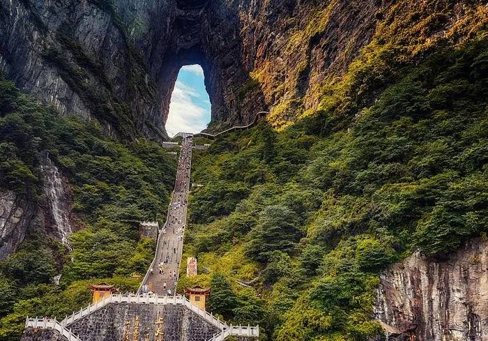 张家界景区旅行(张家界景区旅行攻略)
