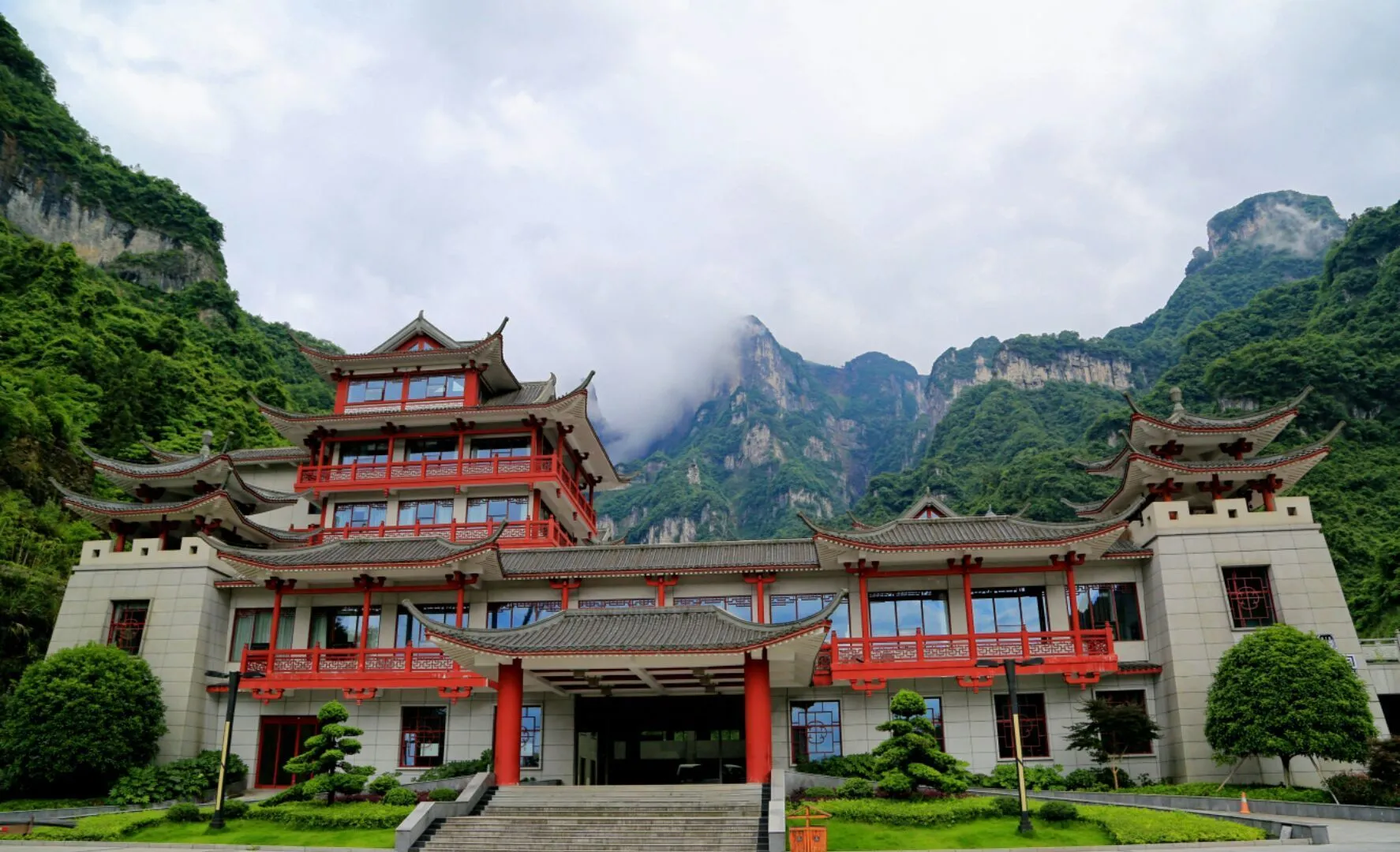 湖南张家界天门山寺(湖南张家界天门山寺庙有哪些)