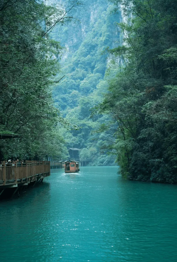 六月份适合去张家界旅游吗(张家界6月份天气适合旅游么)