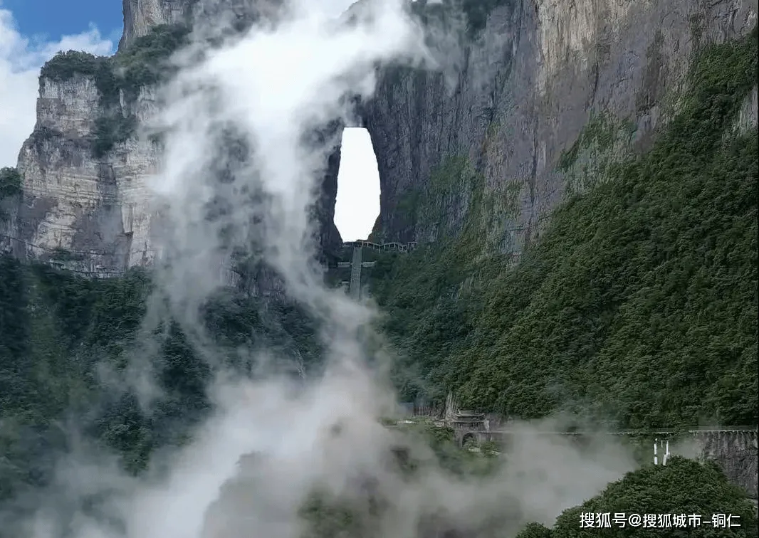 老人家适合去张家界旅游吗(老人家适合去张家界旅游吗现在)