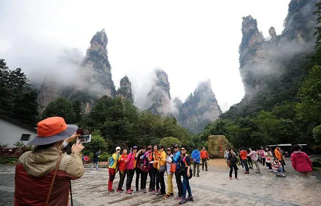 张家界旅游跟(张家界旅游跟团多少钱一个人)