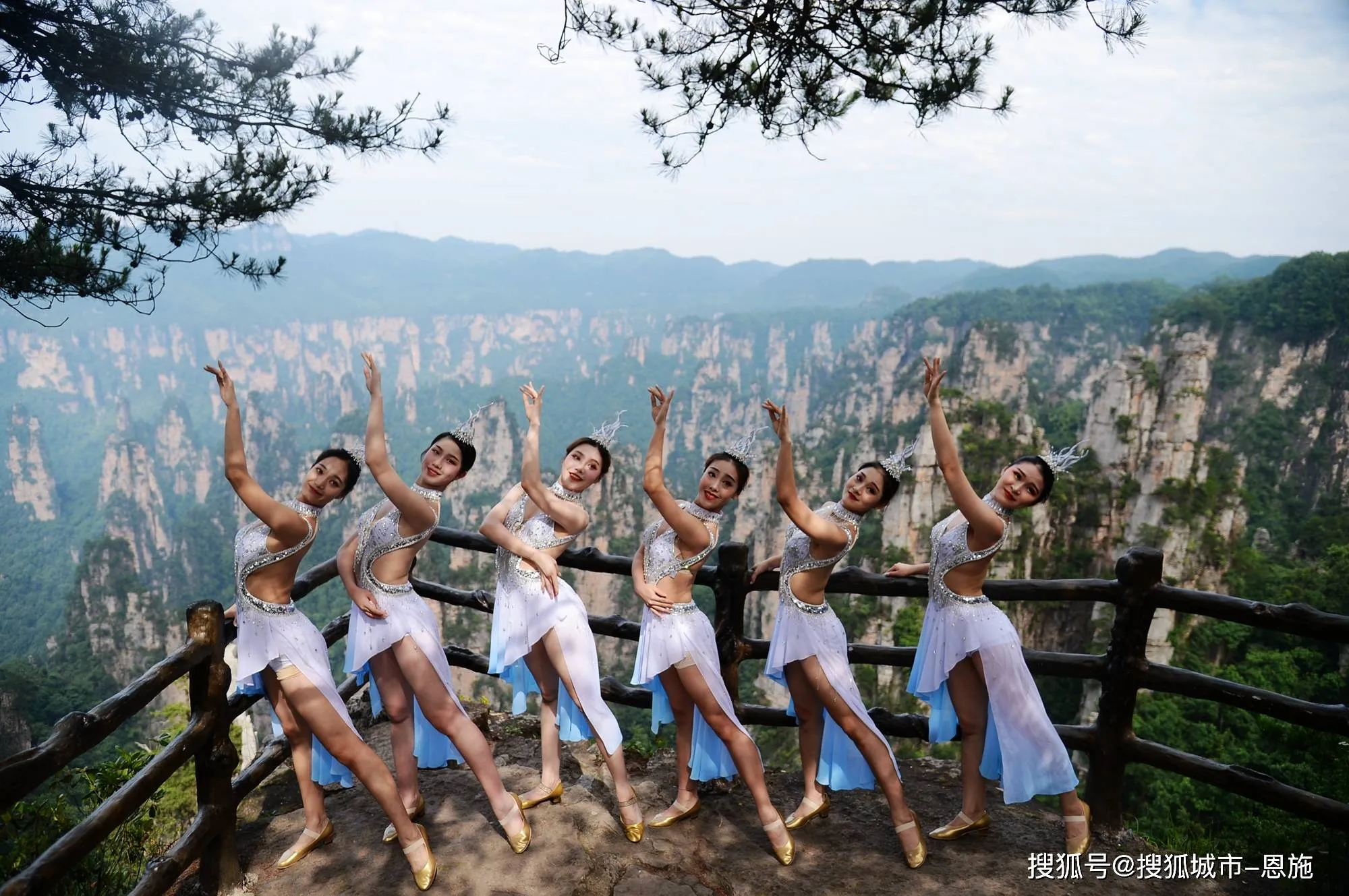 3个人去张家界玩要多少钱(3个人去张家界玩要多少钱一天) 3个人去张家界玩要多少钱(3个人去张家界玩要多少钱一天)