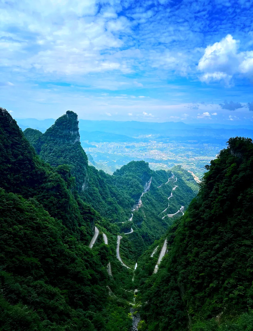 张家界天门山在哪个县城(张家界天门山景区属于哪里)