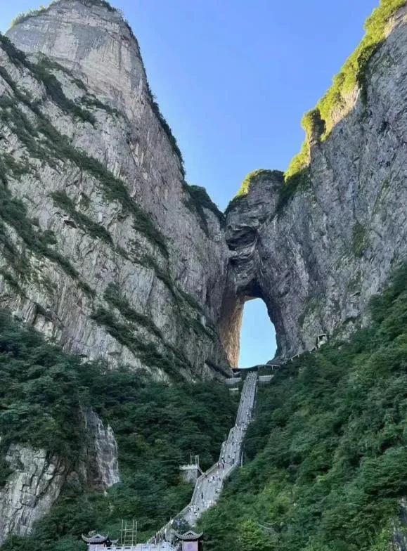 难忘的张家界天门山游记(张家界天门山游记作文400字)