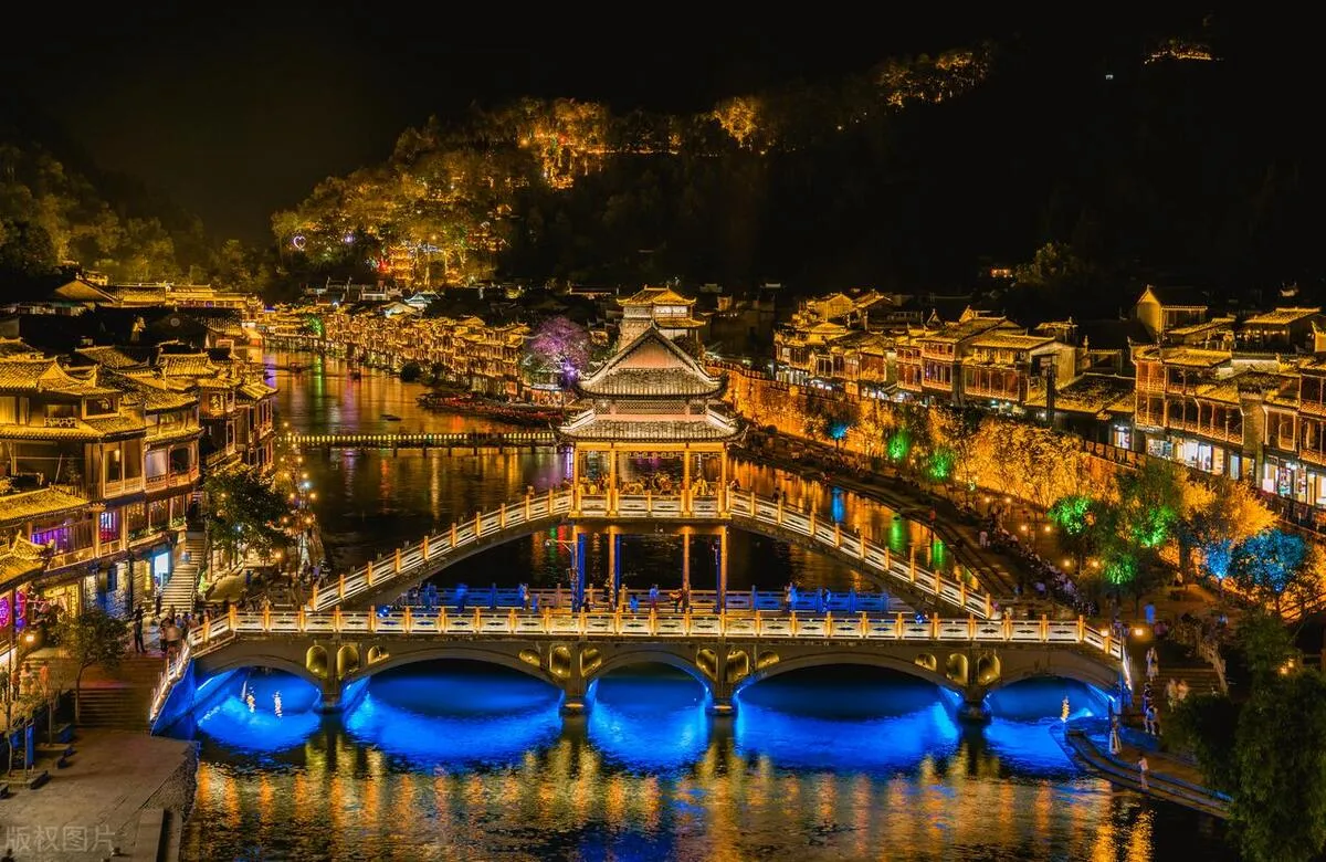 青岛到张家界旅游攻略及费用(青岛到张家界旅游攻略及费用大概多少)