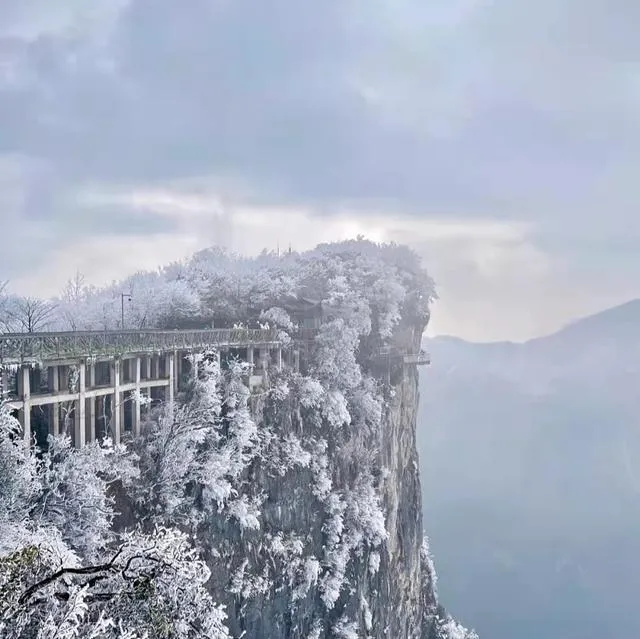 冬季旅游天门山(天门山适合什么季节去)
