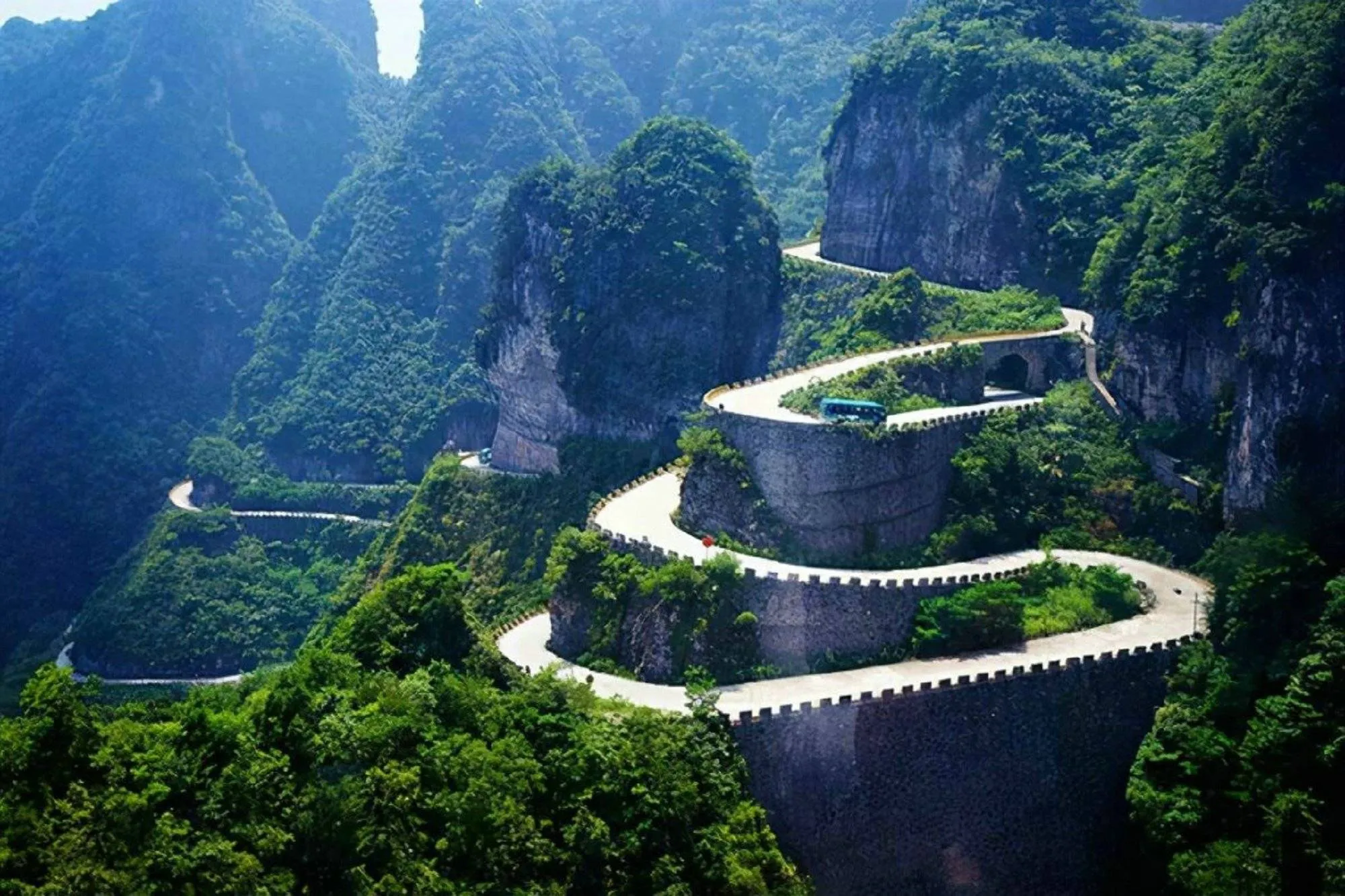 去张家界旅游(去张家界旅游跟团好还是自己去好)
