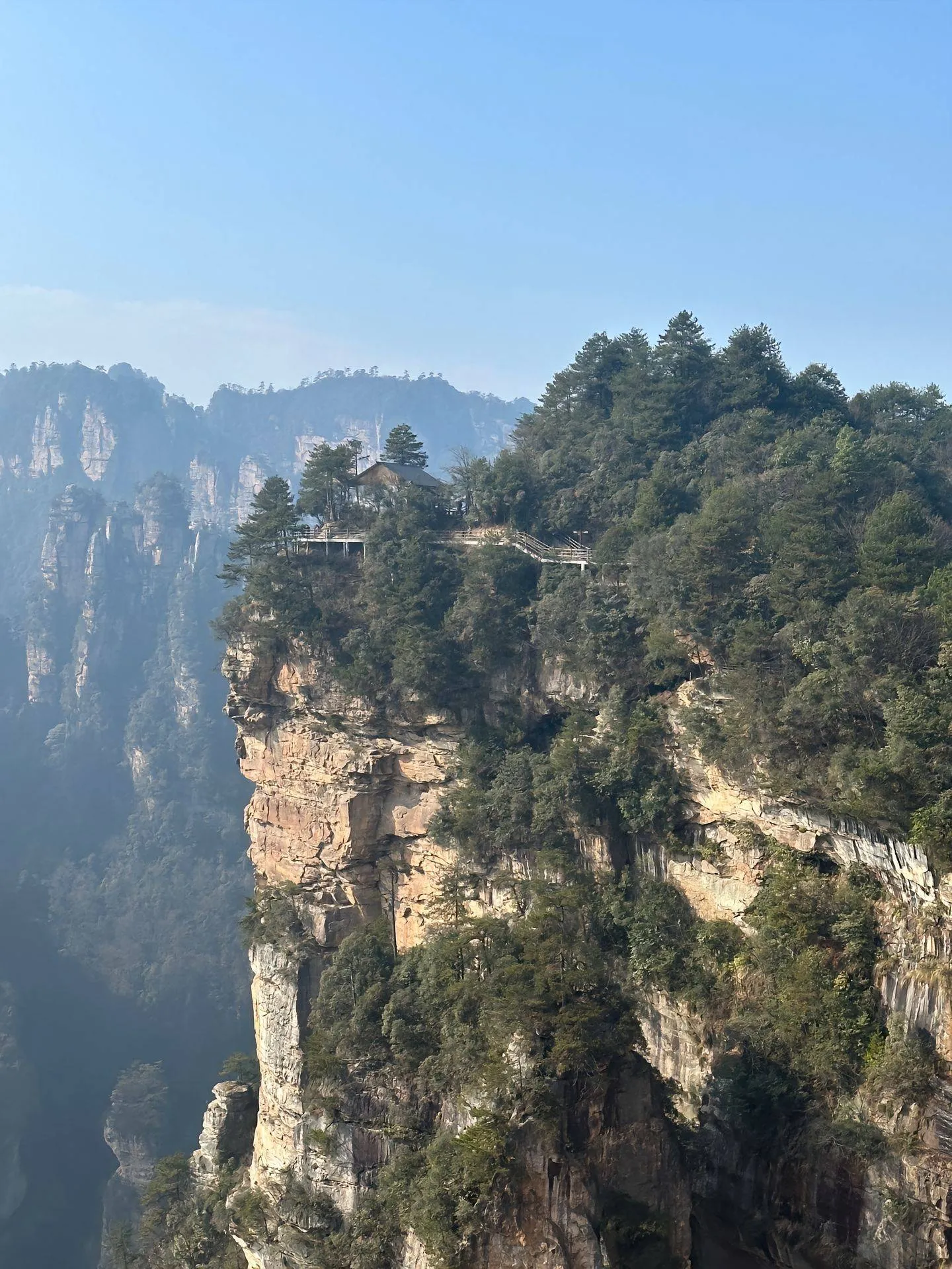 张家界天门山旅游感受(张家界天门山旅游说说心情经典短语)