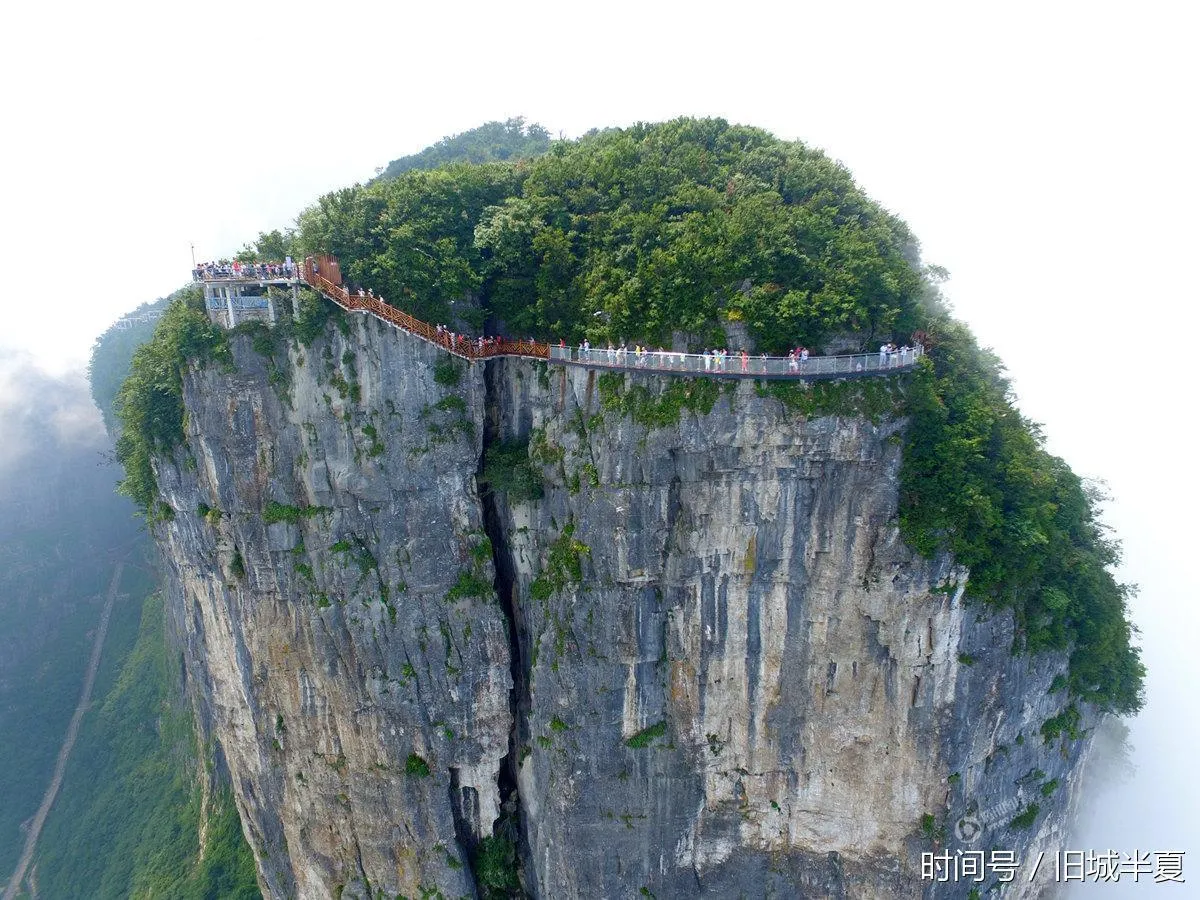 张家界天门山有些什么(张家界天门山有哪些景物)