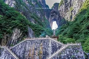 张家界天门山风景区电话号码(张家界天门山景区电话号码是多少)