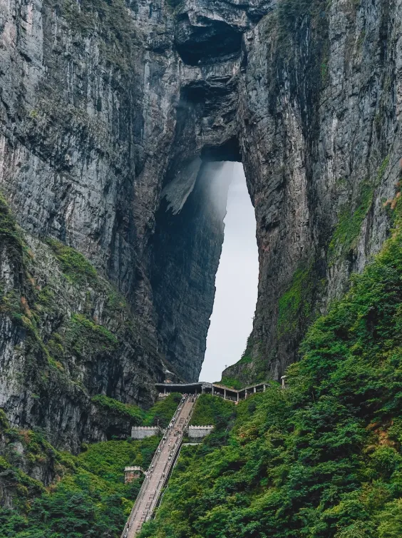 张家界的天门山(李白的天门山和张家界的天门山)