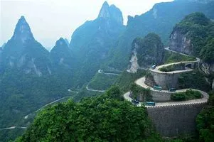 湖南张家界天门山游记(请您欣赏湖南张家界天门山风光)