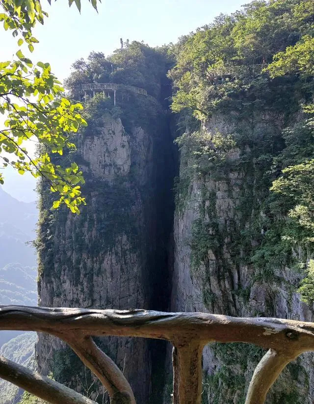张家界天门山的特点(张家界天门山的特点和景色)