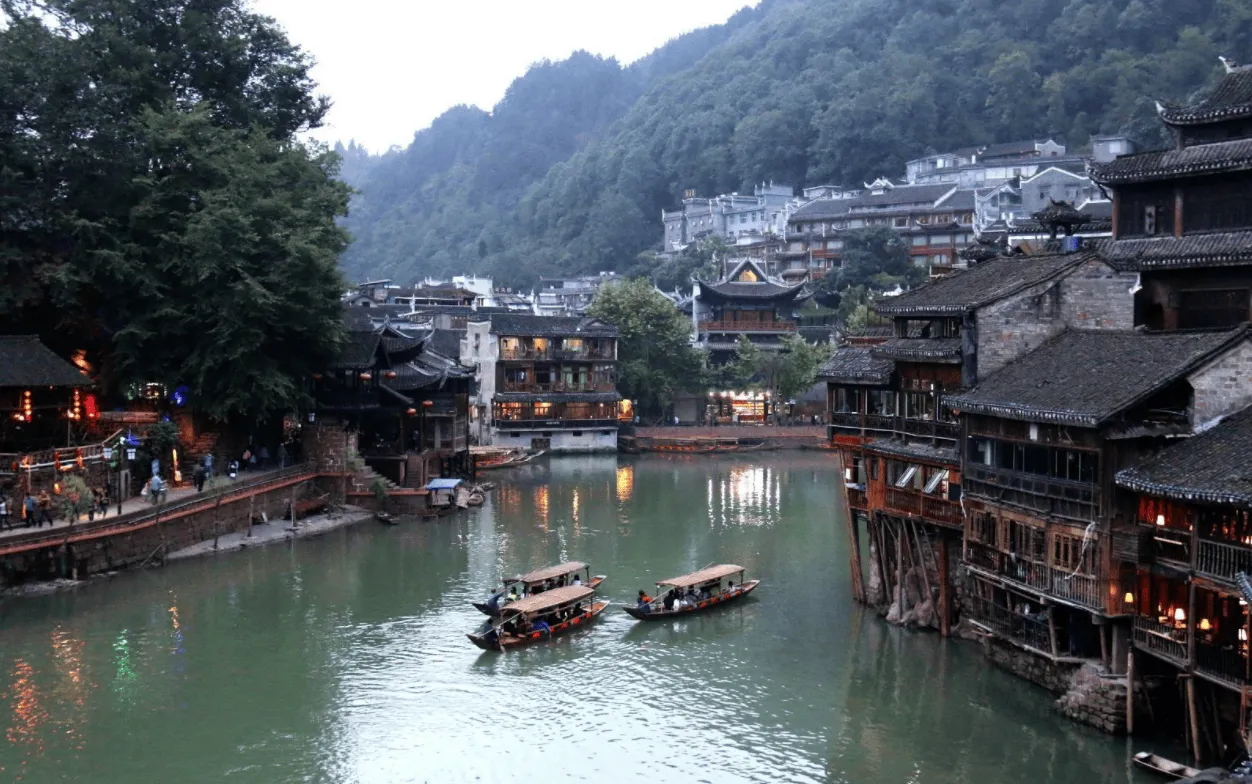 湖南张家界旅游攻略凤凰古城(张家界凤凰古城旅游攻略自由行三天)