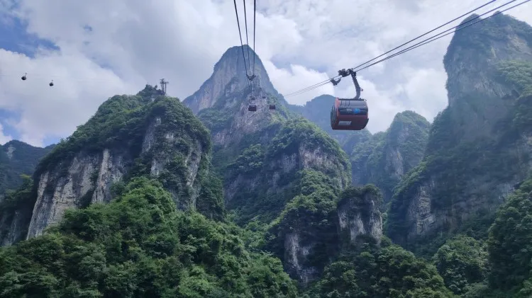张家界天门山景点怎样玩(张家界天门山景区旅游攻略) 张家界天门山景点怎样玩(张家界天门山景区旅游攻略)