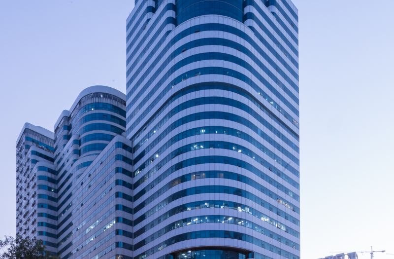 深圳庐山酒店坐落于罗湖区春风路庐山大厦a座,地处深圳市繁华的商业